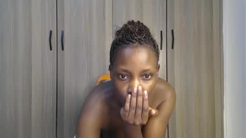 Snapshot of gulpess chatting on May 12, 11:57 pm Miss Incredible online show from May 12, 11:57 pm