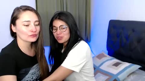 Snapshot of gumball_room chatting on December 17, 9:38 pm Vane blonde and Hazell black hair online show from December 17, 9:38 pm