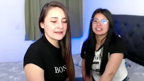 Snapshot of gumball_room chatting on January 21, 10:19 pm Vane blonde and Hazell black hair online show from January 21, 10:19 pm