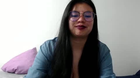 Snapshot of gumball_room chatting on October 14, 3:35 pm Vane blonde and Hazell black hair online show from October 14, 3:35 pm