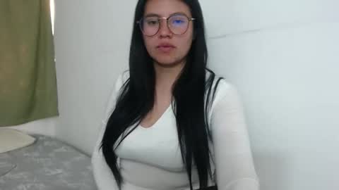 Snapshot of gumball_room chatting on November 25, 5:57 pm Vane blonde and Hazell black hair online show from November 25, 5:57 pm