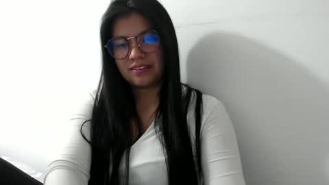 Snapshot of gumball_room chatting on December 16, 3:50 pm Vane blonde and Hazell black hair online show from December 16, 3:50 pm