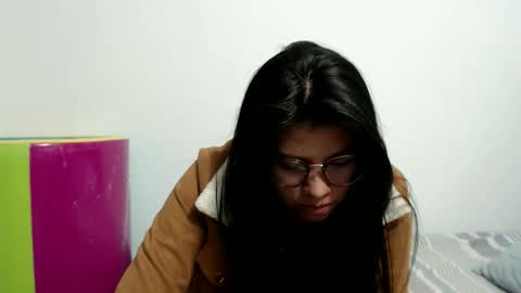 Snapshot of gumball_room chatting on February 13, 11:12 pm Vane blonde and Hazell black hair online show from February 13, 11:12 pm