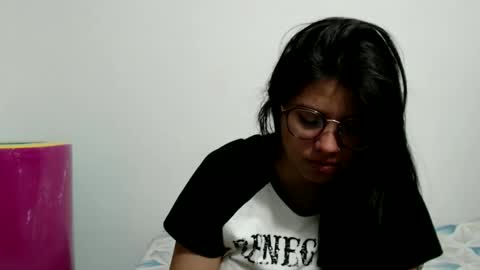 Snapshot of gumball_room chatting on February 15, 5:53 pm Vane blonde and Hazell black hair online show from February 15, 5:53 pm