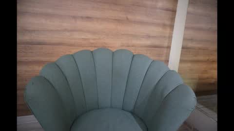 Snapshot of gummyluv chatting on December 14, 6:01 pm gummyluv online show from December 14, 6:01 pm