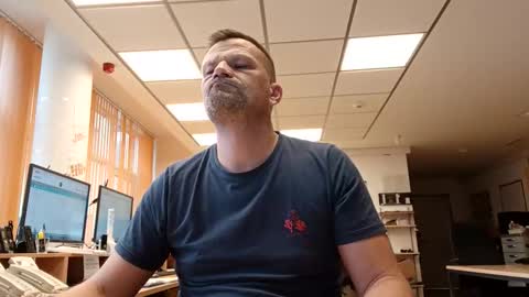 Snapshot of guschidick chatting on October 16, 3:02 pm guschidick online show from October 16, 3:02 pm