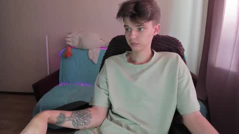 guy_liam1 online show from September 24, 1:47 pm