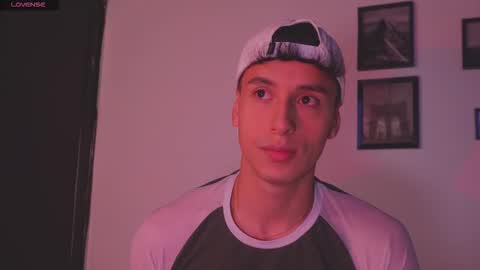 Snapshot of guy_twinks chatting on January 6, 5:44 am Gabriel online show from January 6, 5:44 am