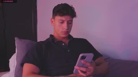 Snapshot of guy_twinks chatting on March 6, 7:05 am Gabriel online show from March 6, 7:05 am