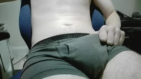 Snapshot of guyfromkent chatting on July 27, 9:38 am guyfromkent online show from July 27, 9:38 am