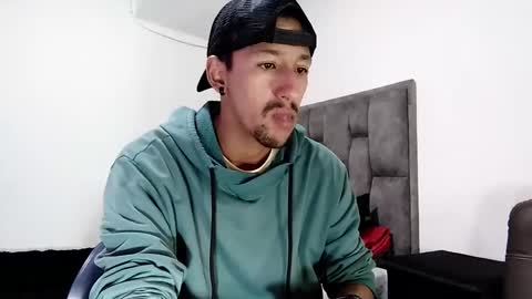 Snapshot of guykarim chatting on February 26, 8:48 am karim online show from February 26, 8:48 am