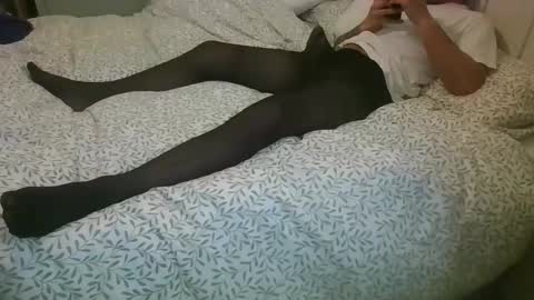 Snapshot of guysinnylons chatting on February 27, 10:15 am guysinnylons online show from February 27, 10:15 am