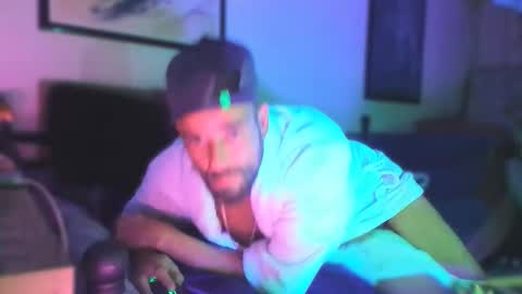 guyst049 online show from March 9, 7:07 pm