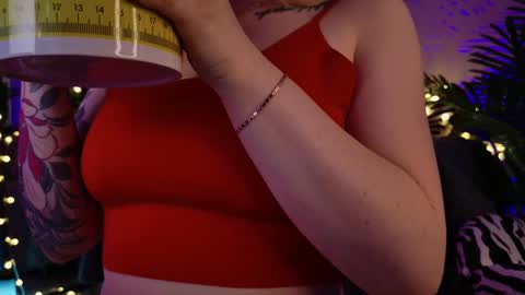 Snapshot of gwenhilton chatting on February 18, 9:54 am gwenhilton online show from February 18, 9:54 am