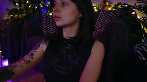 Snapshot of gwenhilton chatting on March 5, 5:50 am gwenhilton online show from March 5, 5:50 am