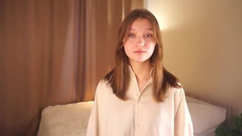 Snapshot of gwennielove chatting on December 16, 6:07 am Molly online show from December 16, 6:07 am