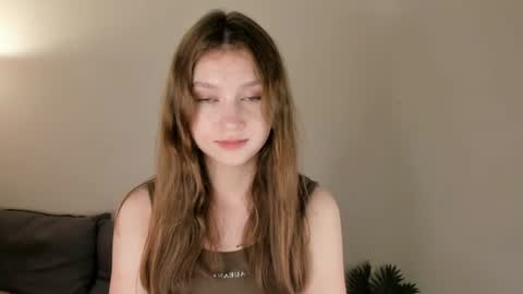Snapshot of gwennielove chatting on June 21, 7:00 am Molly online show from June 21, 7:00 am