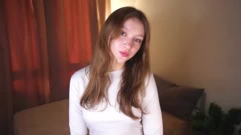 Snapshot of gwennielove chatting on June 24, 3:44 pm Molly online show from June 24, 3:44 pm