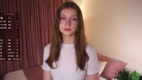 Snapshot of gwennielove chatting on June 28, 5:08 pm Molly online show from June 28, 5:08 pm
