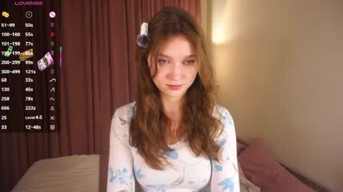 Snapshot of gwennielove chatting on July 28, 5:12 pm Molly online show from July 28, 5:12 pm