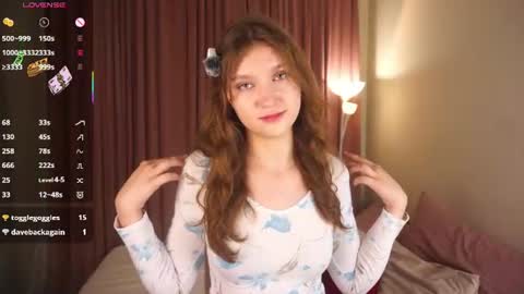 Snapshot of gwennielove chatting on July 28, 7:39 pm Molly online show from July 28, 7:39 pm
