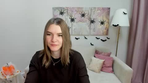 Snapshot of gwensmitt chatting on November 1, 11:29 pm gwensmitt online show from November 1, 11:29 pm