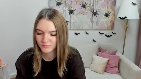 Snapshot of gwensmitt chatting on November 3, 10:42 pm gwensmitt online show from November 3, 10:42 pm