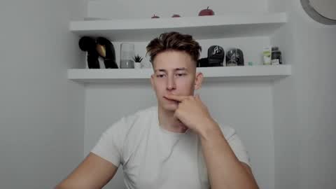 Snapshot of gym_alpha chatting on December 3, 5:23 pm Oliver online show from December 3, 5:23 pm