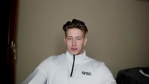 Snapshot of gym_alpha chatting on December 21, 8:00 pm Oliver online show from December 21, 8:00 pm