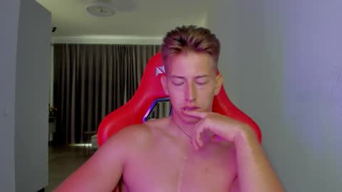 Snapshot of gym_alpha chatting on November 11, 12:38 pm Oliver online show from November 11, 12:38 pm