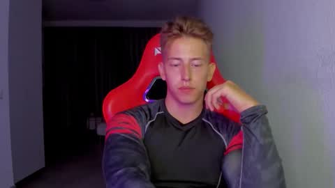 Snapshot of gym_alpha chatting on November 12, 8:41 pm Oliver online show from November 12, 8:41 pm