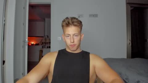 Snapshot of gym_alpha chatting on December 16, 10:15 pm Oliver online show from December 16, 10:15 pm