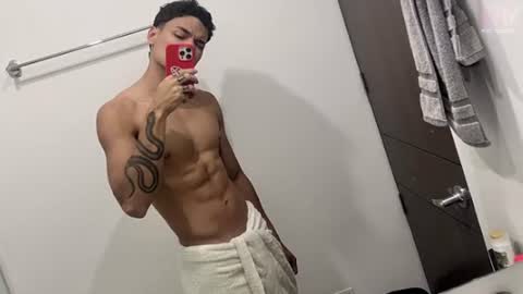 Snapshot of gymbro42 chatting on July 9, 7:07 pm Gymbro42 online show from July 9, 7:07 pm