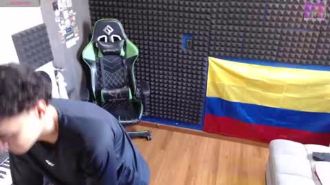 Snapshot of gymbro42 chatting on July 24, 9:35 pm Gymbro42 online show from July 24, 9:35 pm