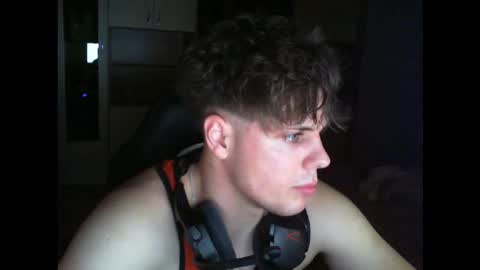 gymguy0505 online show from December 16, 10:59 pm