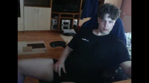 gymguy0505 online show from March 17, 2:42 pm