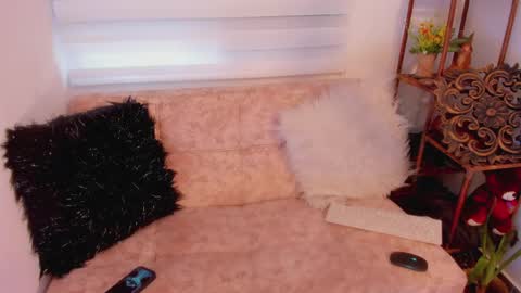 Samy Velvet    dayatorres 23 Followme online show from May 4, 8:27 pm