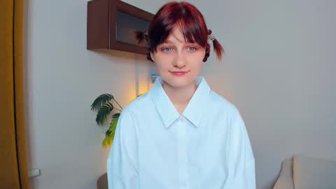 Kelly  Lilly online show from September 9, 6:40 pm