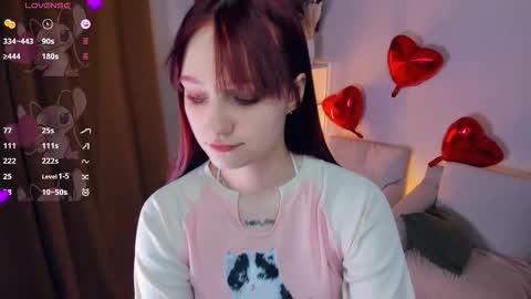 Kelly  Lilly online show from February 14, 7:10 pm