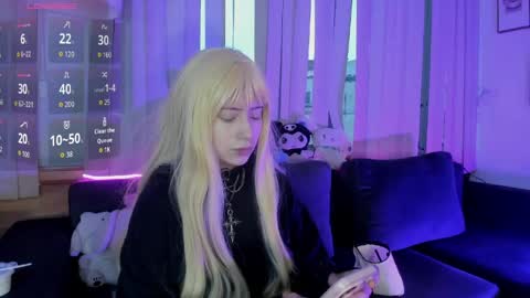 Snapshot of h3llokitty_ chatting on June 8, 12:38 pm Hello Kitty online show from June 8, 12:38 pm