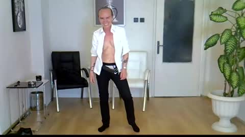 H. Blackwood online show from June 3, 6:46 pm