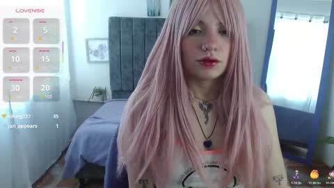 Snapshot of hadde01 chatting on November 9, 11:52 am Hadde online show from November 9, 11:52 am