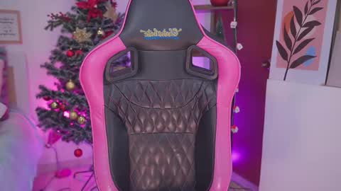 Snapshot of hade_collinss chatting on December 15, 6:56 pm Hade online show from December 15, 6:56 pm