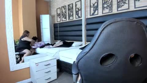 hadelyn_lee online show from March 25, 3:45 am