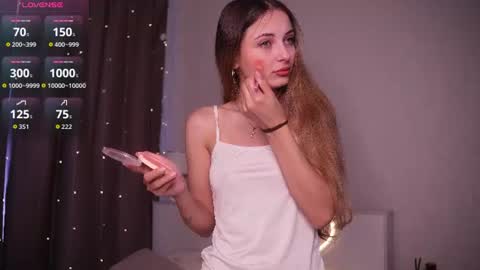 Snapshot of hadleynichols chatting on June 19, 1:32 am Hi Im Rebecca Glad to see you in my room PVT is open online show from June 19, 1:32 am