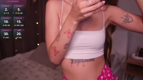 Snapshot of hadleynichols chatting on June 29, 1:12 am Hi Im Rebecca Glad to see you in my room PVT is open online show from June 29, 1:12 am