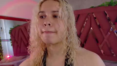 Snapshot of haelycute chatting on November 12, 11:43 am Haely online show from November 12, 11:43 am