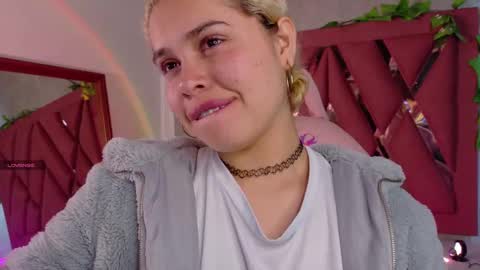 Snapshot of haelycute chatting on November 16, 12:00 pm Haely online show from November 16, 12:00 pm