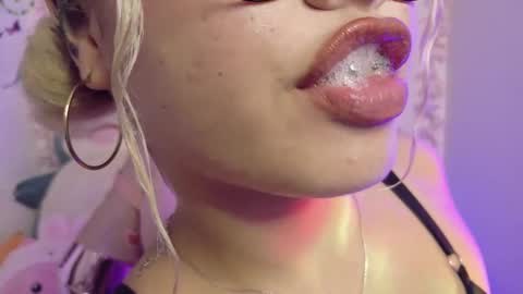 Haely online show from March 7, 2:08 am