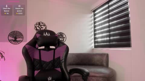 Hailee online show from November 14, 3:22 pm